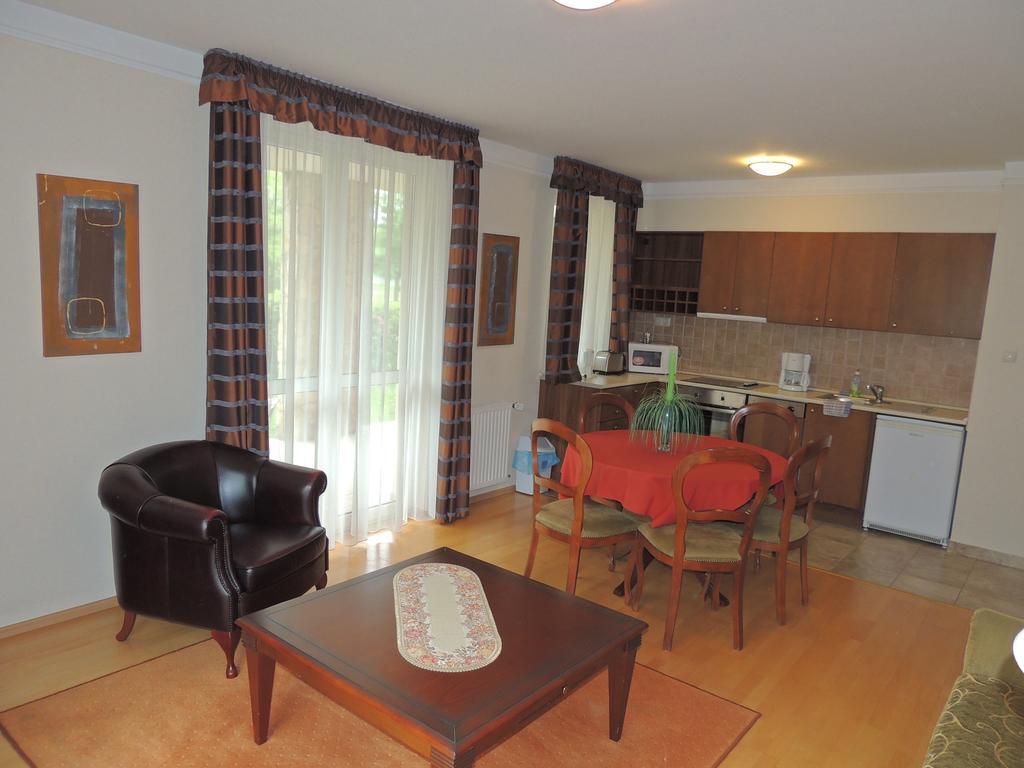 Luxus Golf Apartment Bük Cameră foto